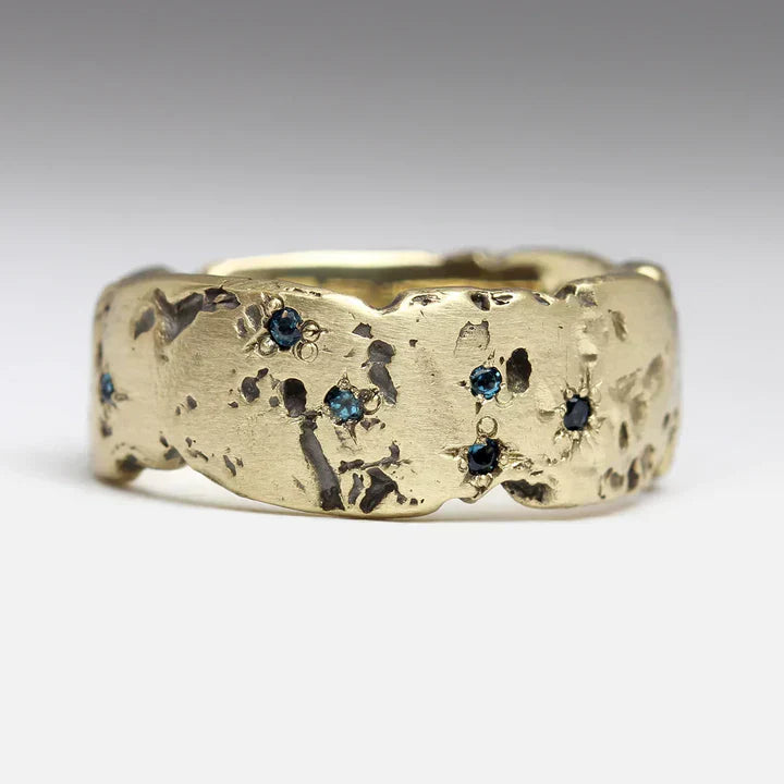 Bague vintage en or forgé avec cristal en mosaïque bleu