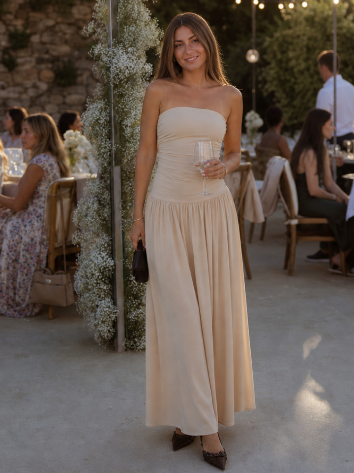 Zelene | Robe midi à corsage froncé sans bretelles