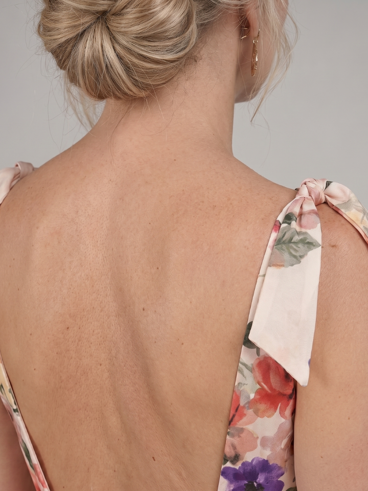 Elarose | Robe maxi à jupe fluide sans manches