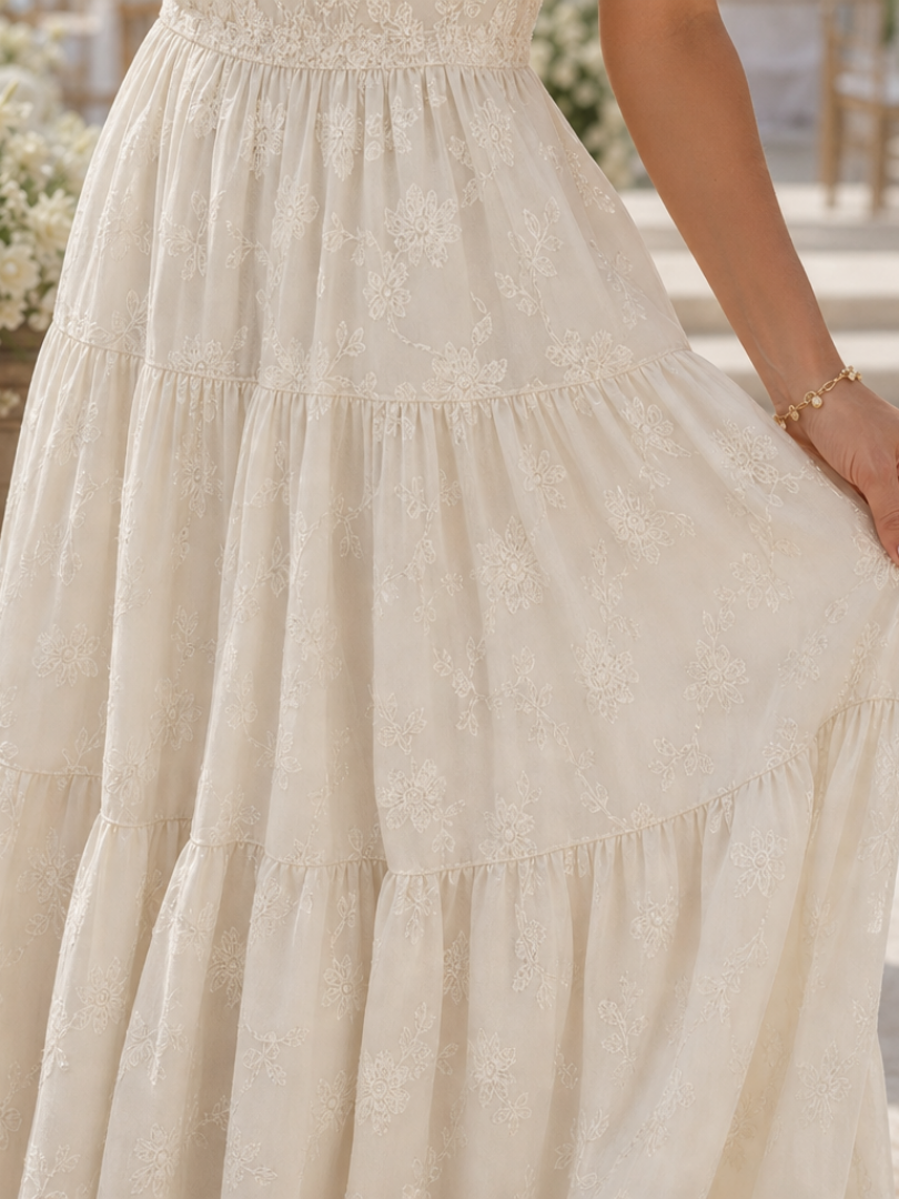 Elaria | Robe midi à manches courtes avec détails floraux texturés