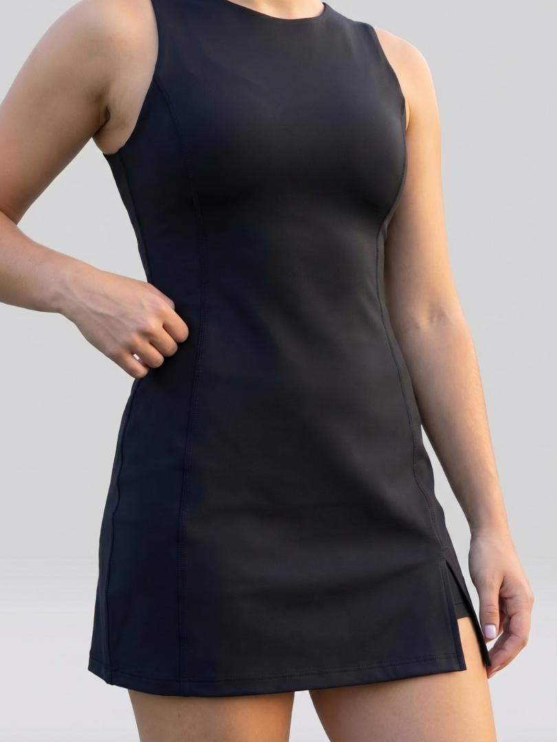 Fayen | Robe de tennis à fente latérale épurée