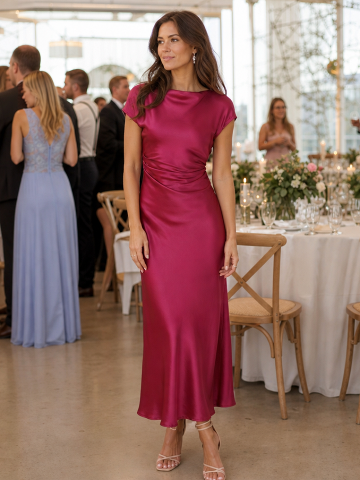 Elure | Robe midi ajustée à manches courtes et encolure bateau