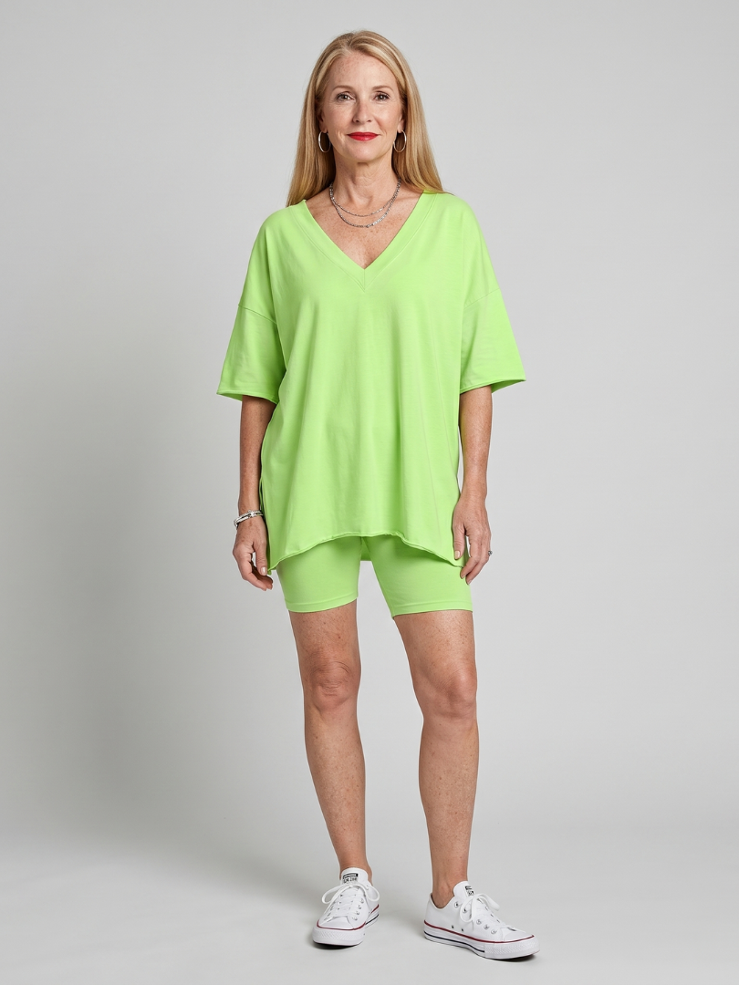 Lucinda | Ensemble Haut à Col V et Shorts Détente