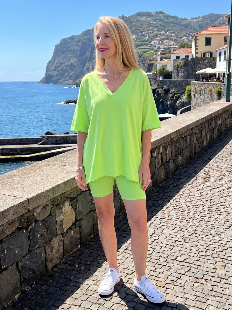 Lucinda | Ensemble Haut à Col V et Shorts Détente
