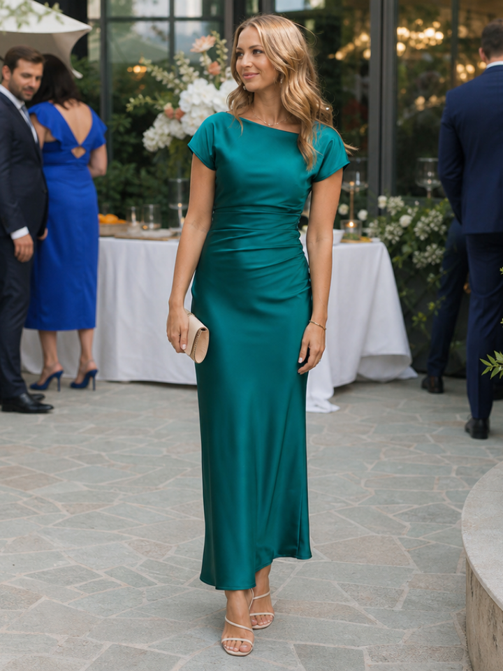 Elure | Robe midi ajustée à manches courtes et encolure bateau