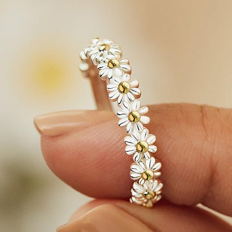 Bague marguerite ajustable en argent et émail peint à la main