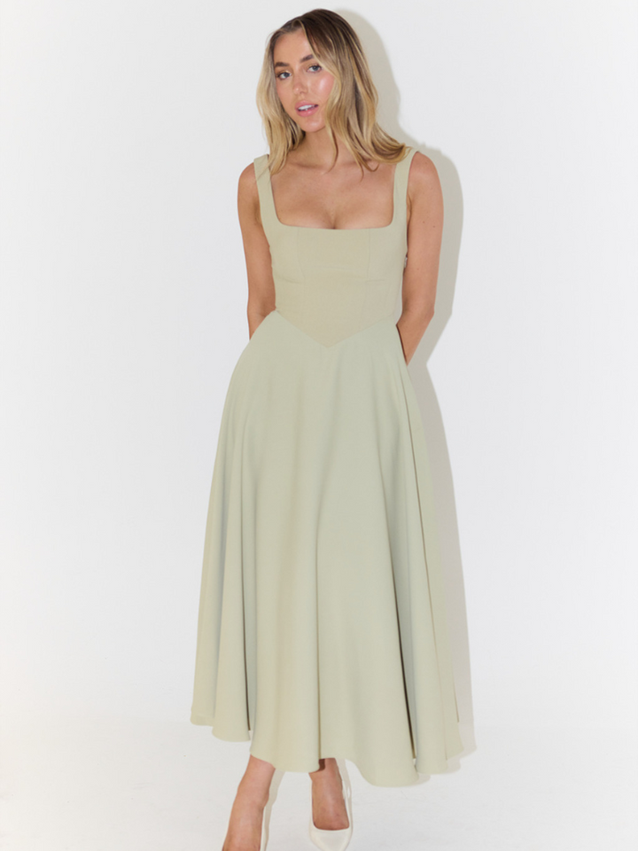 Grace | Robe midi fluide à décolleté carré