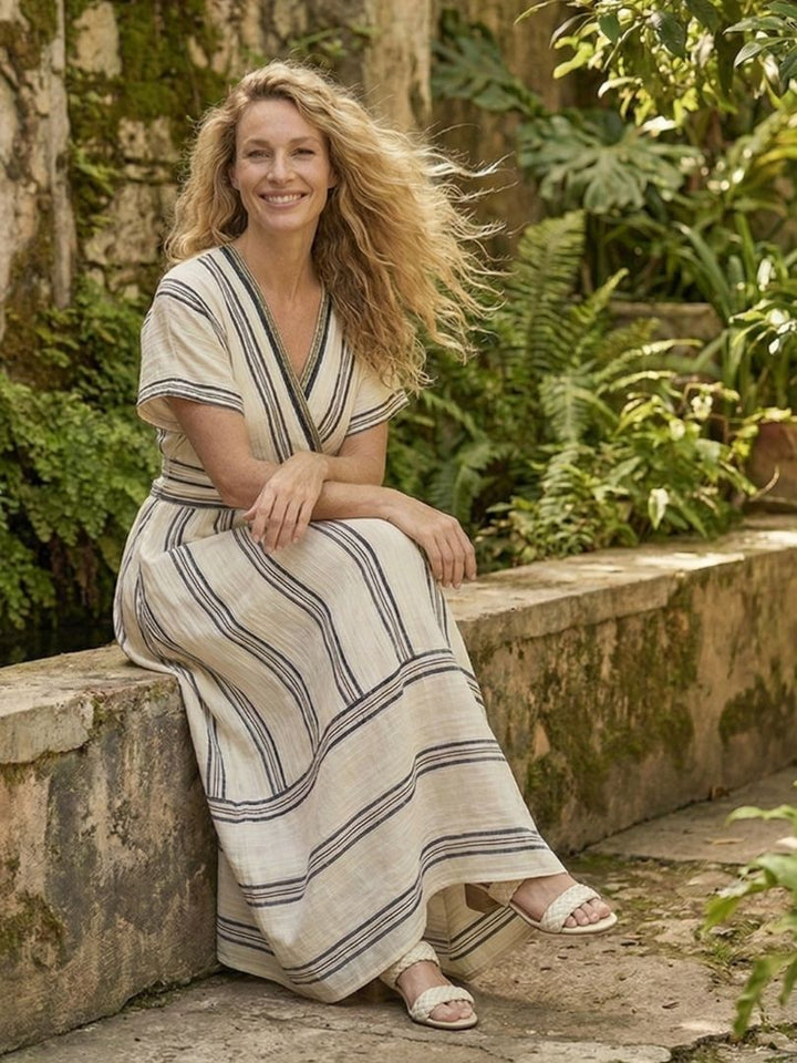 Thalassa | Robe midi à manches courtes en V avec taille enroulée