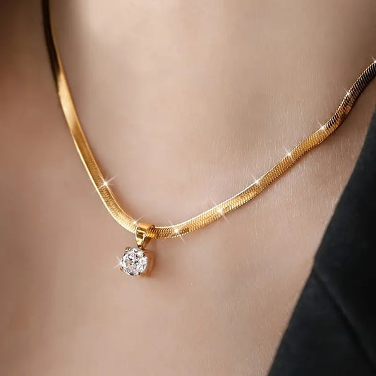 Collier Pendentif Élégant en Strass