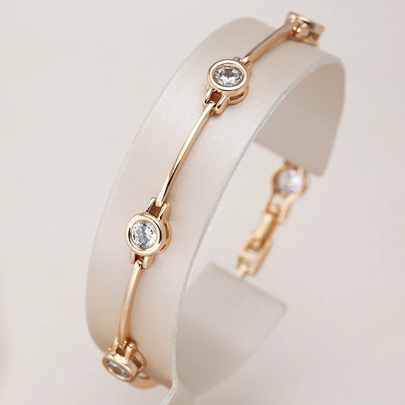 Bracelet élégant avec des zirconiums en or
