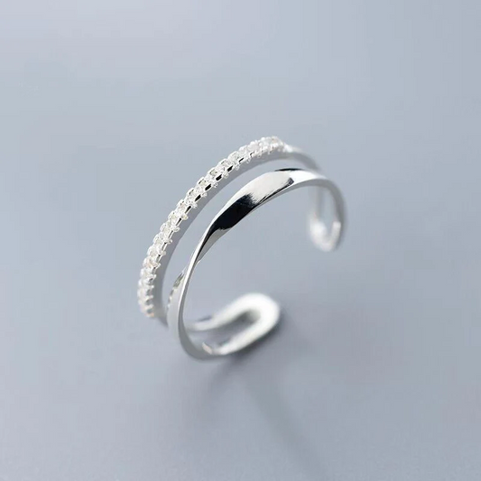Bague en Zirconium Argenté Réglable - Un Trésor Intemporel