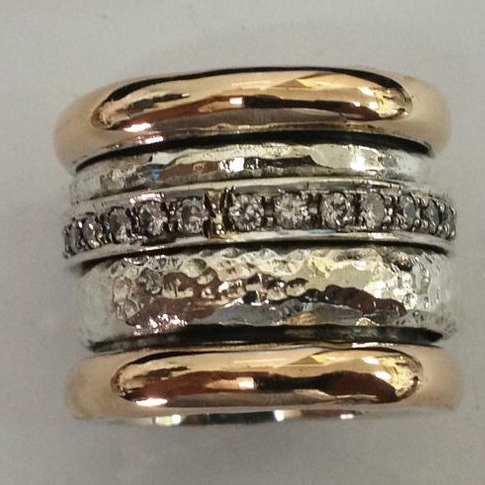 Bague en or épaisse et striée au style vintage